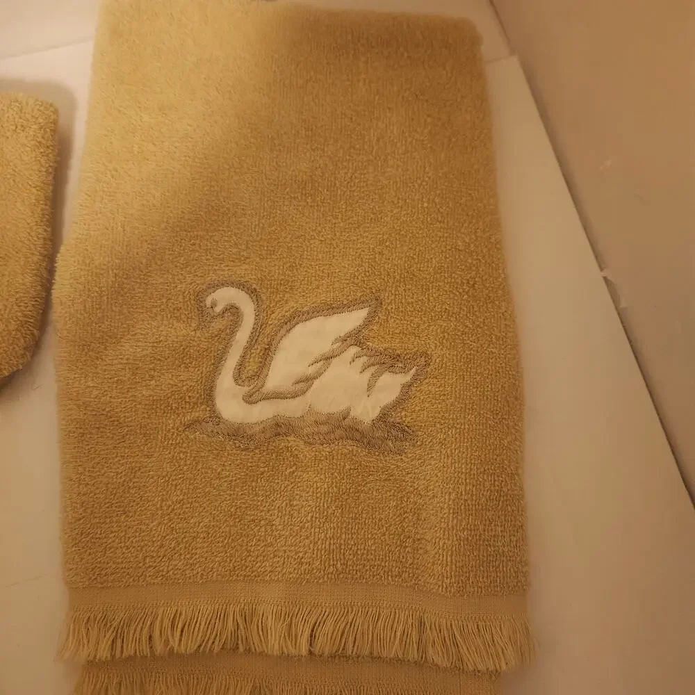 2 Piece Vintage Swan Guest Hand Towel and washcloth Aquarius by Zodiac